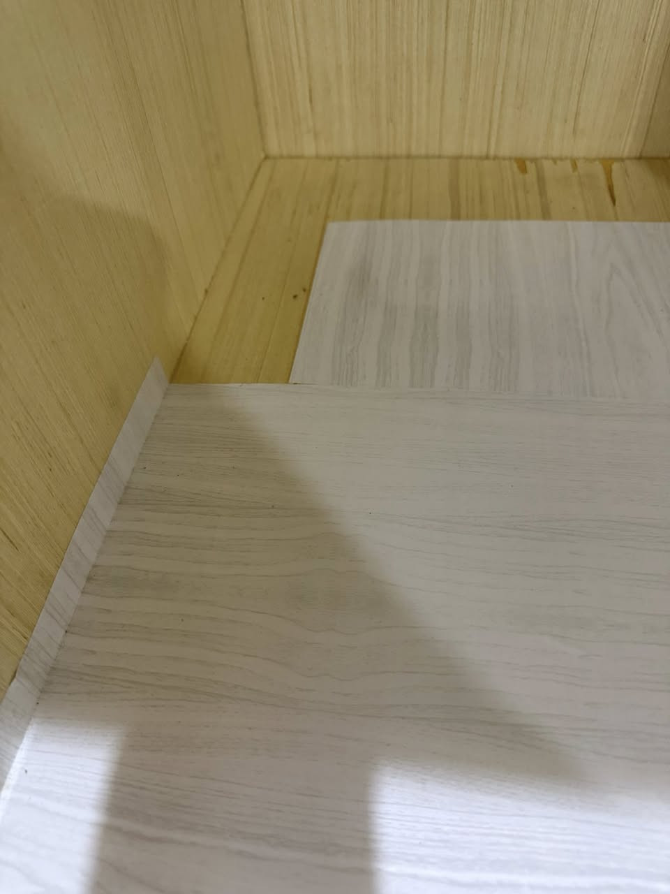 كنتور خشب صاج نوعية زينة بابين مستعمل شهر واحد بس استعمال كولش قليل ونظافة ١٠٠٪؜ والصور والفيديو واضح كولش السعر ١٠٠ وبي مجال للاستفسار *********** عنوان القبلة
