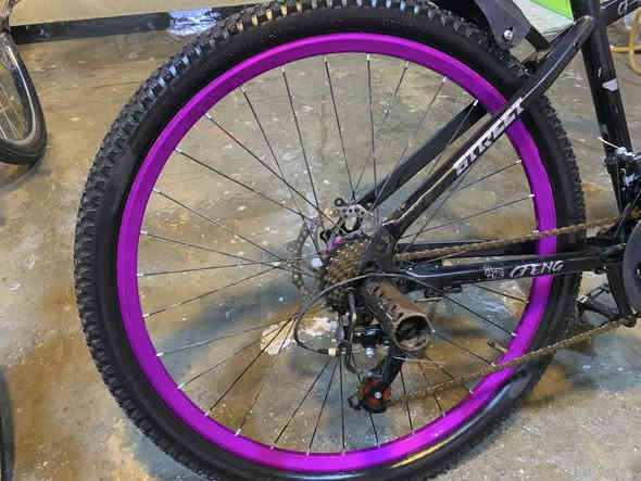 سلام عليكم بايسكل ياباني حجم 26 بايسكل نضيف ومرتب ولونة نادر بريك امامي شغلا خلفي بس يرادله قمجي سعرة ب100 ومجال حلو 
مكاني بغداد شعب 

للتواصل ***********
