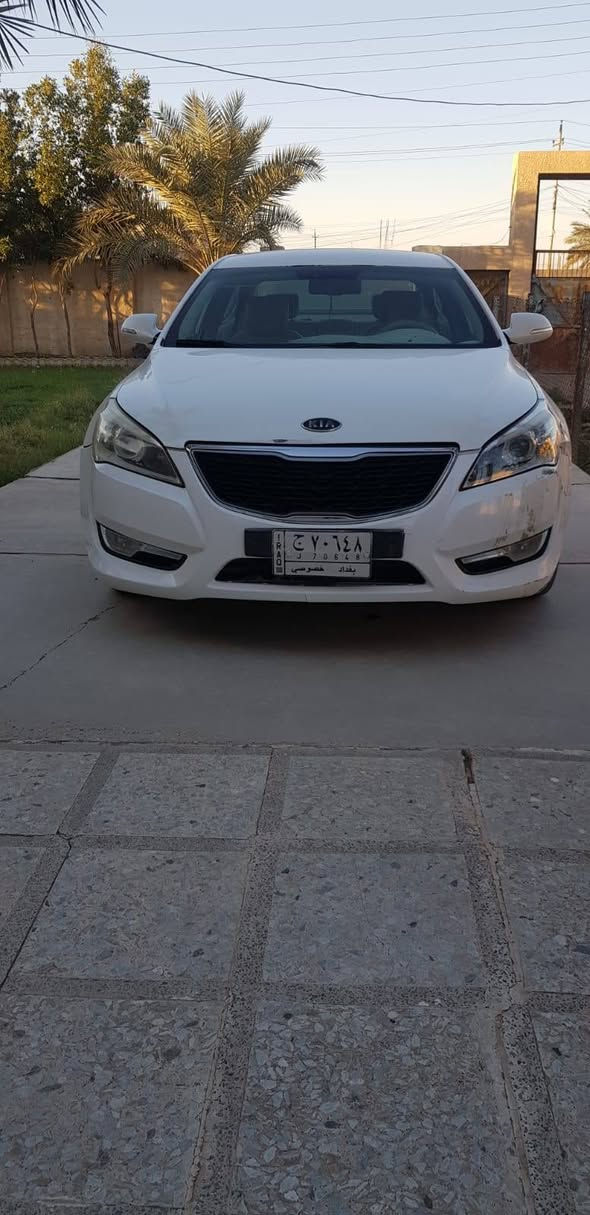 كيا كادنزا ٢٠١٣ خليجي بغداد خصوصي ماشيه (195.000)  بدون حادث فقط خشم جاملغ عكس السايق بيه حار والجاملغ الثاني بجهه السايق بيه بارد مصبوغه ٣ قطع ( جاملغات وبنيد ) مكفولة من ضربه كير ومحرك مكفول تبريد شغل بيه نواقص والحداديه ( صدر امامي وخلفي تعبان ) 
السعر = ١١،٥٠٠ $ ( ١١٥ ورقه ) وبيه مجال 
الاتصال على رقم ***********
