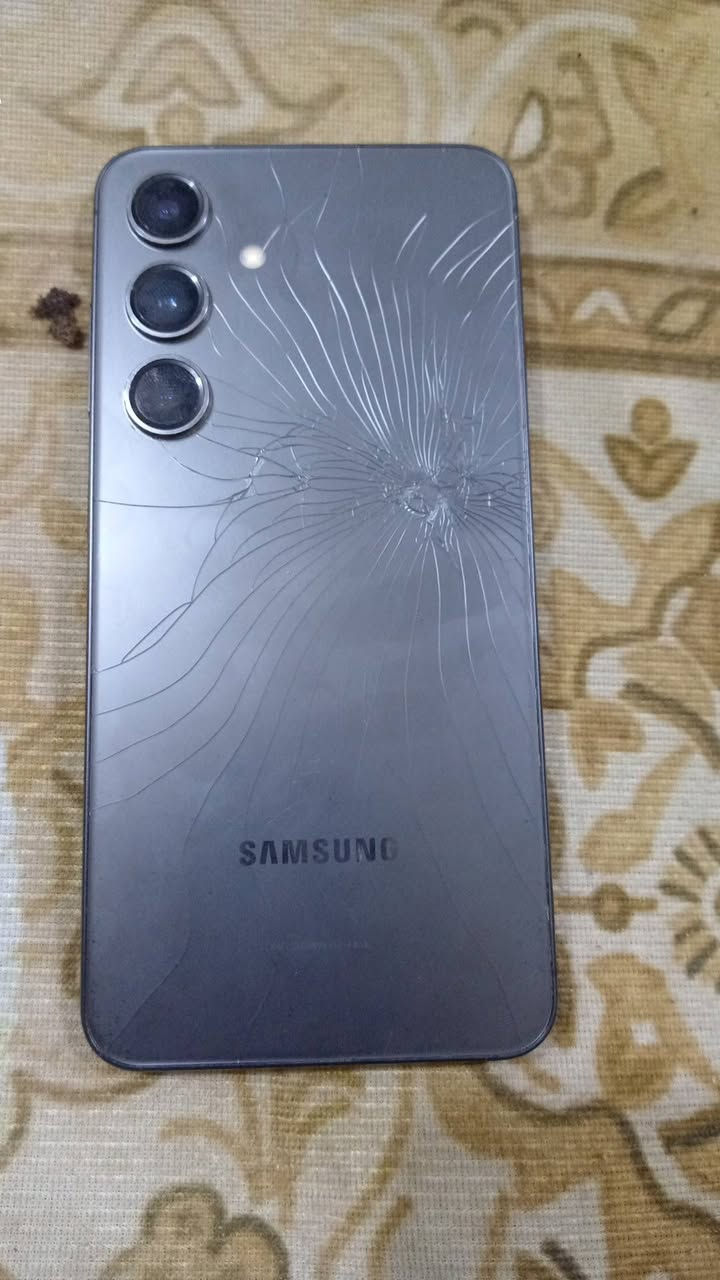 السلا م عليكم جهاز بعده وتر بروف بس ضهره مفطر شرط مامبدل شي بيه والجهاز مكفول دبل سيم كارت جهاز ١٠٠ علئ ١٠٠ كله فول اس ٢٤ الترا مني غير اللي عددتهن مابيه جهاز مكفول بيه ضمان السعر ٥٠٠ وبيه مجال قليل رقمي *********** بيه وتساب  مشي عليك العباس مو شراي لاتكسر بالسعر
