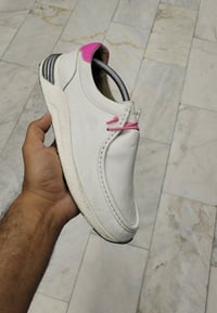 جلد طبيعي • مقاس ٤٢ • نظيف