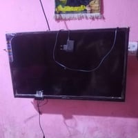 شاشه 32 شرط الشقل السعر 80 وبيه مجال رقم الهاتف/07708518643