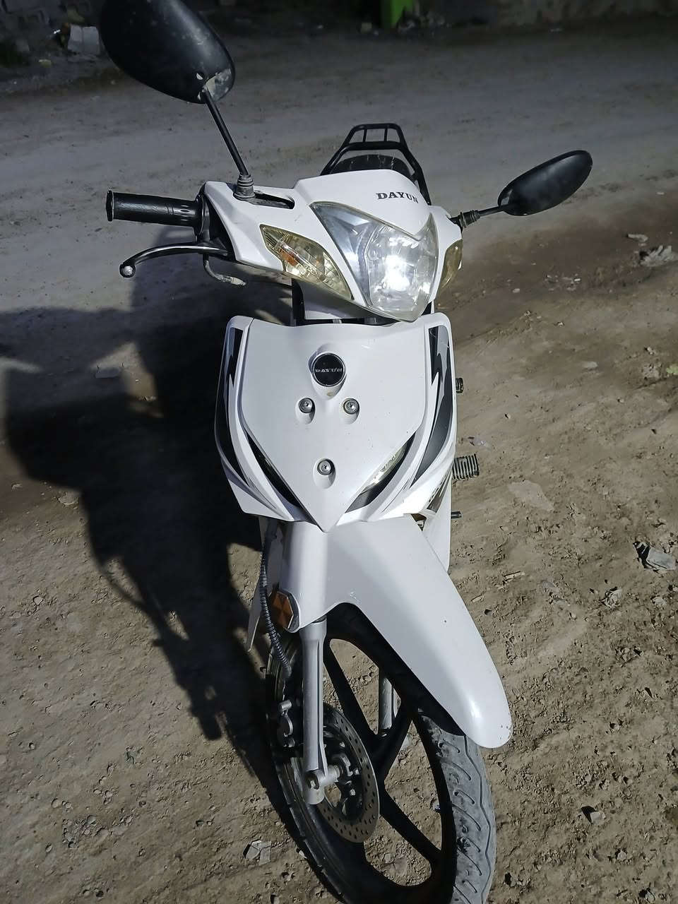 السلام عليكم ورحمة الله
هاي الدراجه للبيع المحرك مكفول الكفرات الوراق سليمة منفيزز رقم صاحب الدراجه (***********)
