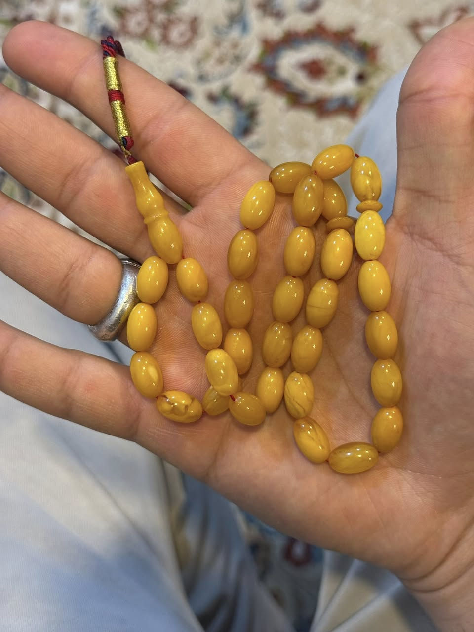 مسباح كهرب بولندي قديم رايح ع الالماني قطعه كفيه جداً راقيه
وزن المسباح ١٨.٥ السعر خاص رجاءً 
يوجد توصيل جميع محافظات
***********
