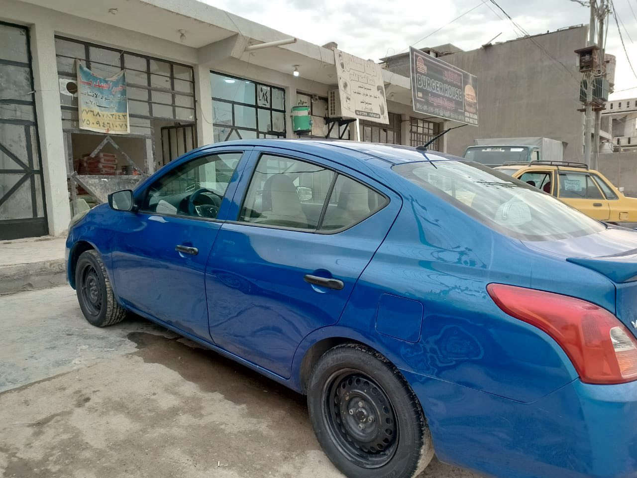 اخوان فيرسا 2017 
وارد حادثه يم قبق البانزين ومعدلي ع البارد وجاملغ الامامي جهة السكن بالعراق تبدل بدون دواخل السياره بيه تكحيل بمكانات والباقي تجي وشوفه لان سياره سيارة اخي 
ممشاهه 128 ميل 
جامه جوبي وتكدر تبدلهن كهرباء بساحه الطيران ومو مكلفه 
حداديه جاهزه تخم تاير ومحرك قبل ايام ادامه كامله مع علبه فيتبم جديده محتاجه فقط بالجديد صارت عنده المشط يتبدل مال لستيرآ سعره 150 الف السياره باسمنه رقم جديد محرك كير بلادي وكيره ع الاكثر مو سيفي تي 
مكانه بغداد الكرخ حي الخضراء / ***********
السعر 83 وبيه مجال للشراي
