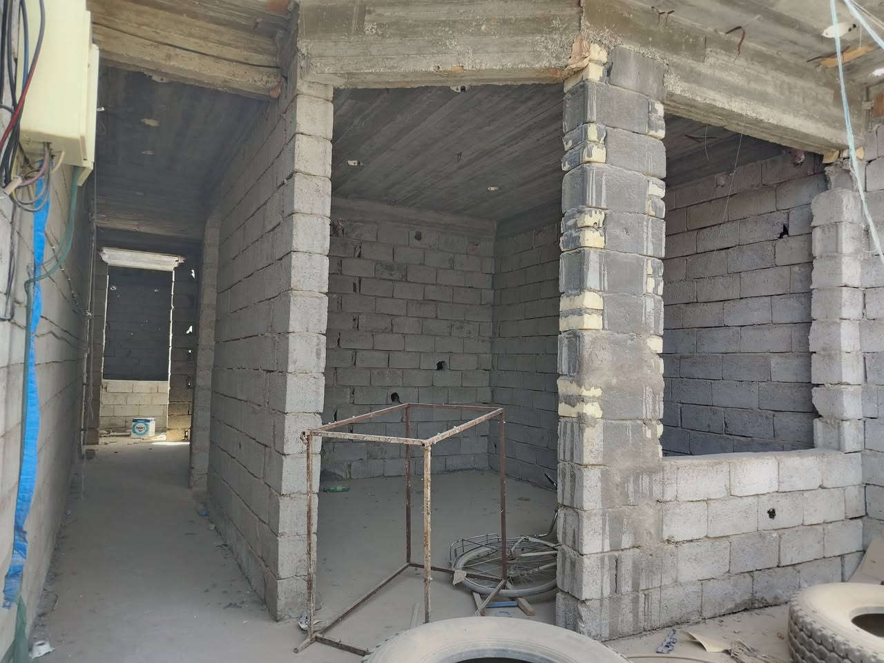 السلام عليكم يوجد لدينا هيكل للبيع مساحه 100متر واجهه 5ونزال 20يحتوي على ستقبال +ساحت درج داخلي +غرف نوم عدد 1+حمام جميع الخدمات موجوده ماء وتبليط وكهرباء نوع الملك قانون 117 العنوان بغداد الدوره مدخل البوعيثه الهواشة مجاور ماركت تاجر السعادة قرب شارع العام الاستفسار اتصل على هاتف *********** *********** الرقم الأثير يستقبل الواتساب
