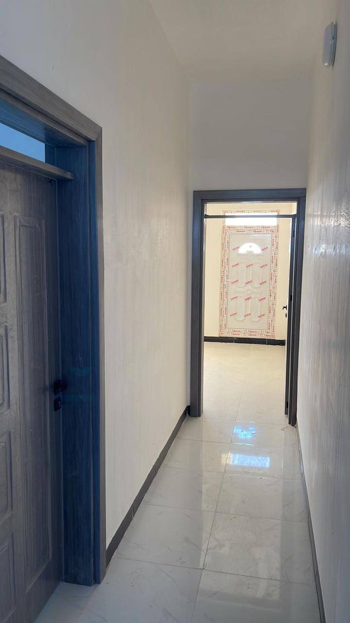 بيت الايجار جديد الديوم ال6000الاف طابقين 3غرف نوم ومطبخ واستقبال وصحيات ايجاره250قفل الاستفسار الاتصال ع الرقم ***********
