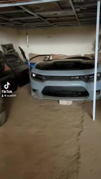 قطع غيار أمريكية • دودج جالنجر • موصل صناعة الكرامة