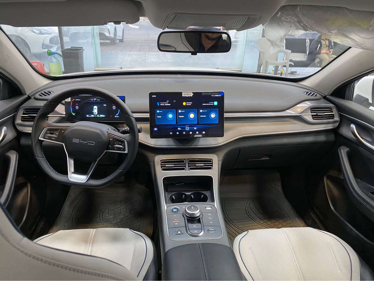 BYD DESTROYER 05 2025  
مواصفات.کارەبایی و بەنزین و هایبريد.
شاشە تێسلا.بصمة شاشةوكاميرا ویل کەپ.
تحديد سورعه.پشت و پێش لید ڤۆلیۆم
 کارت و وایەر شحنی لەگەڵە.
 سعر 130ورقە  مۆبایل   ***********
مکان. معرض تۆپ کارس أربيل, العراق
