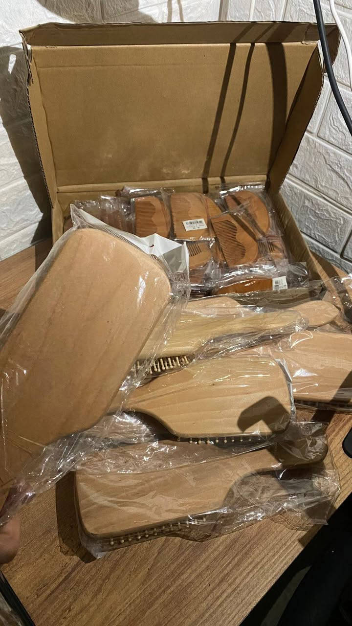 السلام عليكم
مشروع كامل للبيع 
بسبب عدم التفرغ و وجود مشروع ثاني 

المشروع هوا طبع أو نقش ليزري على الخشب

1:جهاز الليزر ينقش 
على الخشب والمعادن المصقولة 
ونقش على المطاريات 
2: صفحة المشروع 
بيج مرتب ومصروف علي 200ترويج واغلب الريلزات مشاهداتها 20k
و وجود عملا للبيج، الصفحة  مرتب بشكل كلش حلو
3: أغراض الطباعة مجموعة مداليات خشب 
فرش شعر خشب تعليكات سيارة خشب
4: أغراض التغليف كراتين واكياس تغليف 
معى ستيكرات وكارتات فارغة 
5:وجهاز قش 
وأوراق قش

بسعر 400 
الي حاب يشتري يراسل خاص


**إذا كنت صاحب هذا الإعلان وتريد حذفه لأي سبب، رجاءا أرسل رسالة إلى الدعم الفني**