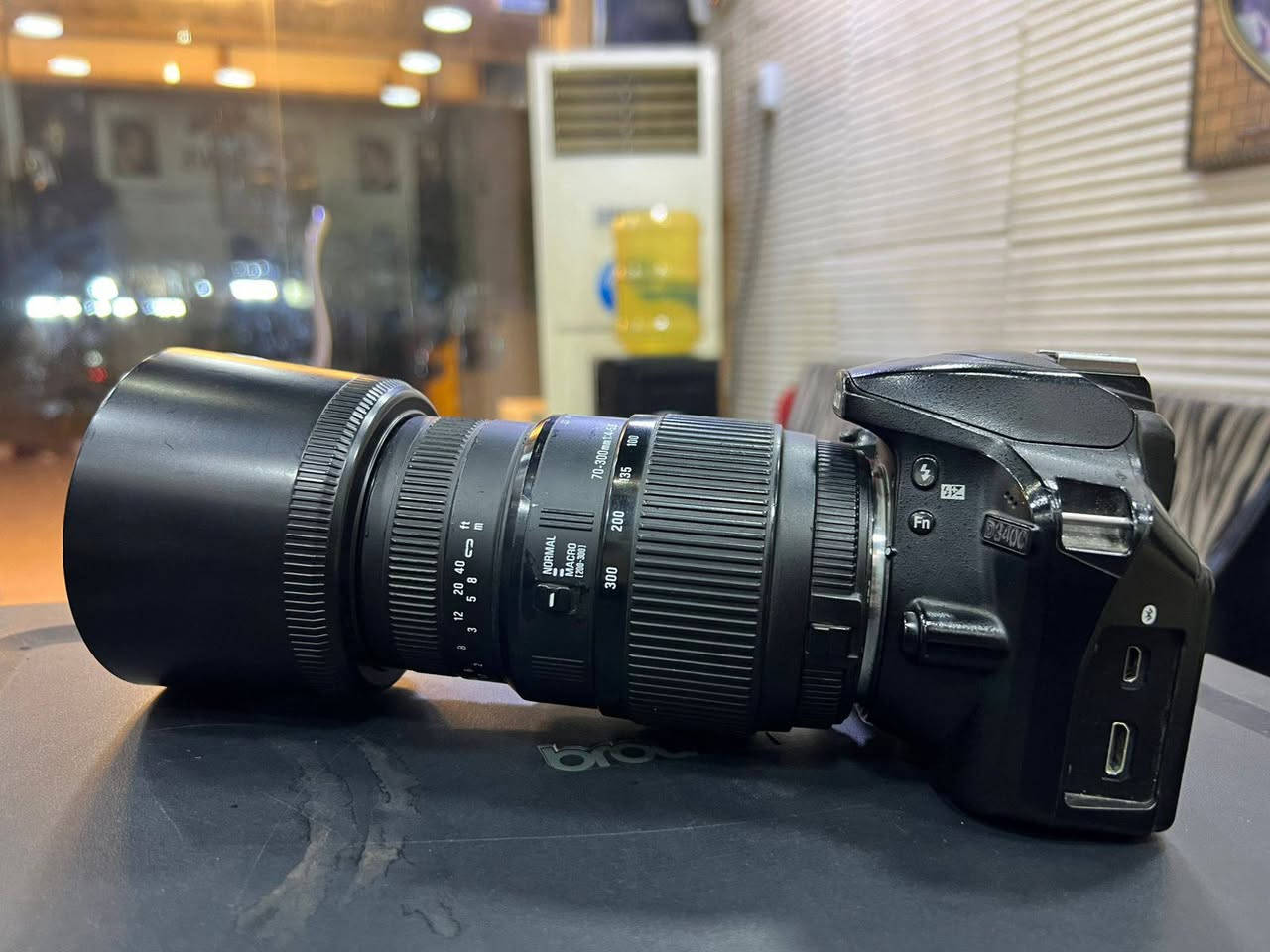 للبيع كامره نيكون D3400وياه شاحنه وبطاريه فقط كامره حلو صورته وزوم رياضي السعر 225 الرقم للتواصل ***********
