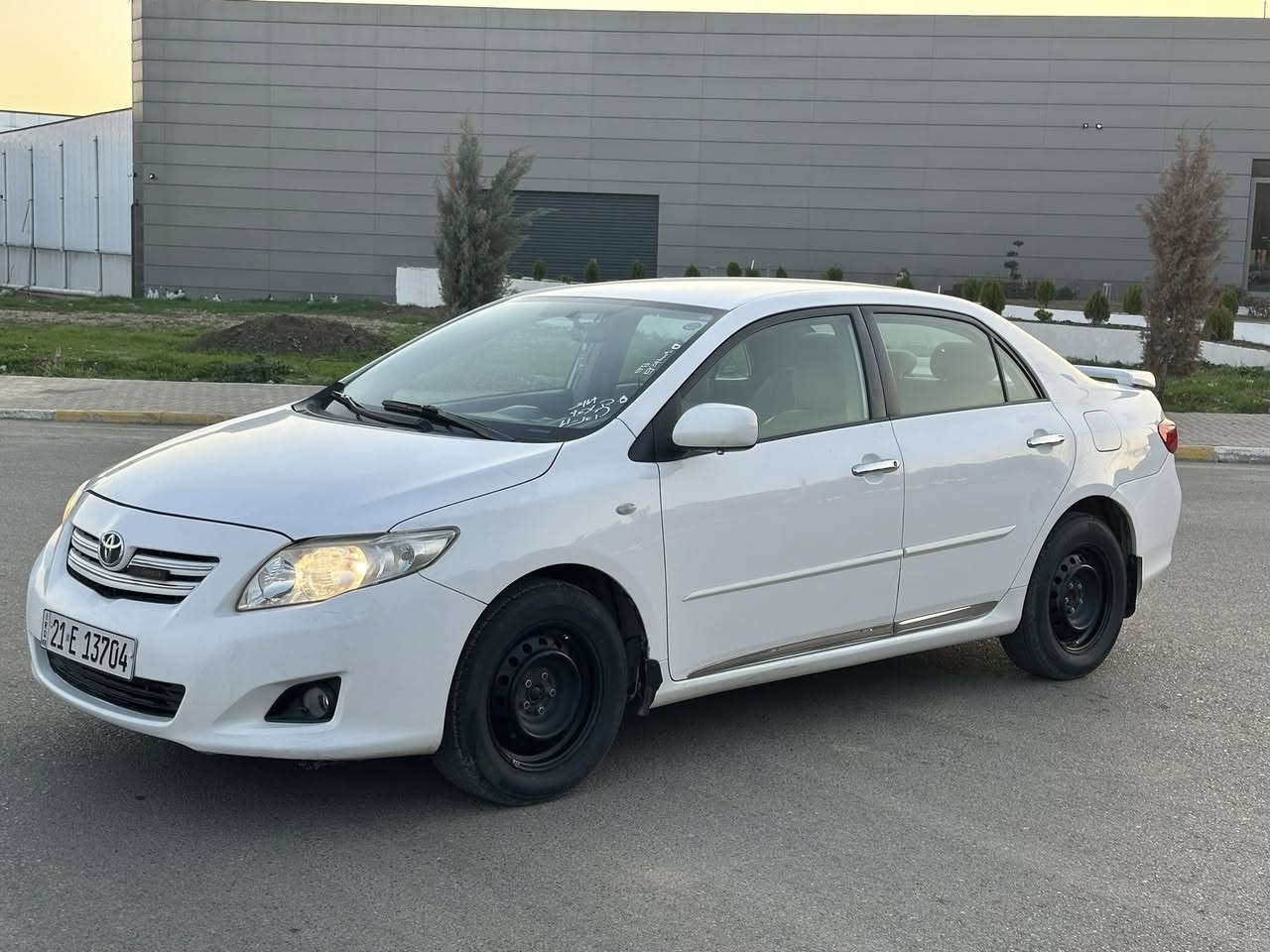 السلام عليكم.  تويوتا كرولا موديل ٢٠١٠. سنويه جديد هزه جديد براد جيديد ماشيه ١٩٠.  كير محرك بشرط ماشالله جديد.  بس جملغ امامي صبوخ.  مكانك سليمانيه. سعر ١٠٣$.***********
