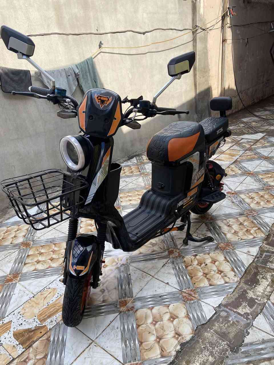دراجة شحن للبيع موديل 2025 دراجه نظيف به س بطاريات ماشتغل دراجة كهربائيات كله اشتغل حجم كبير سعر 300 بي مجال قليل عنوان كركوك پنجا علي قريب قاعه مير سمايل  رقم ***********
