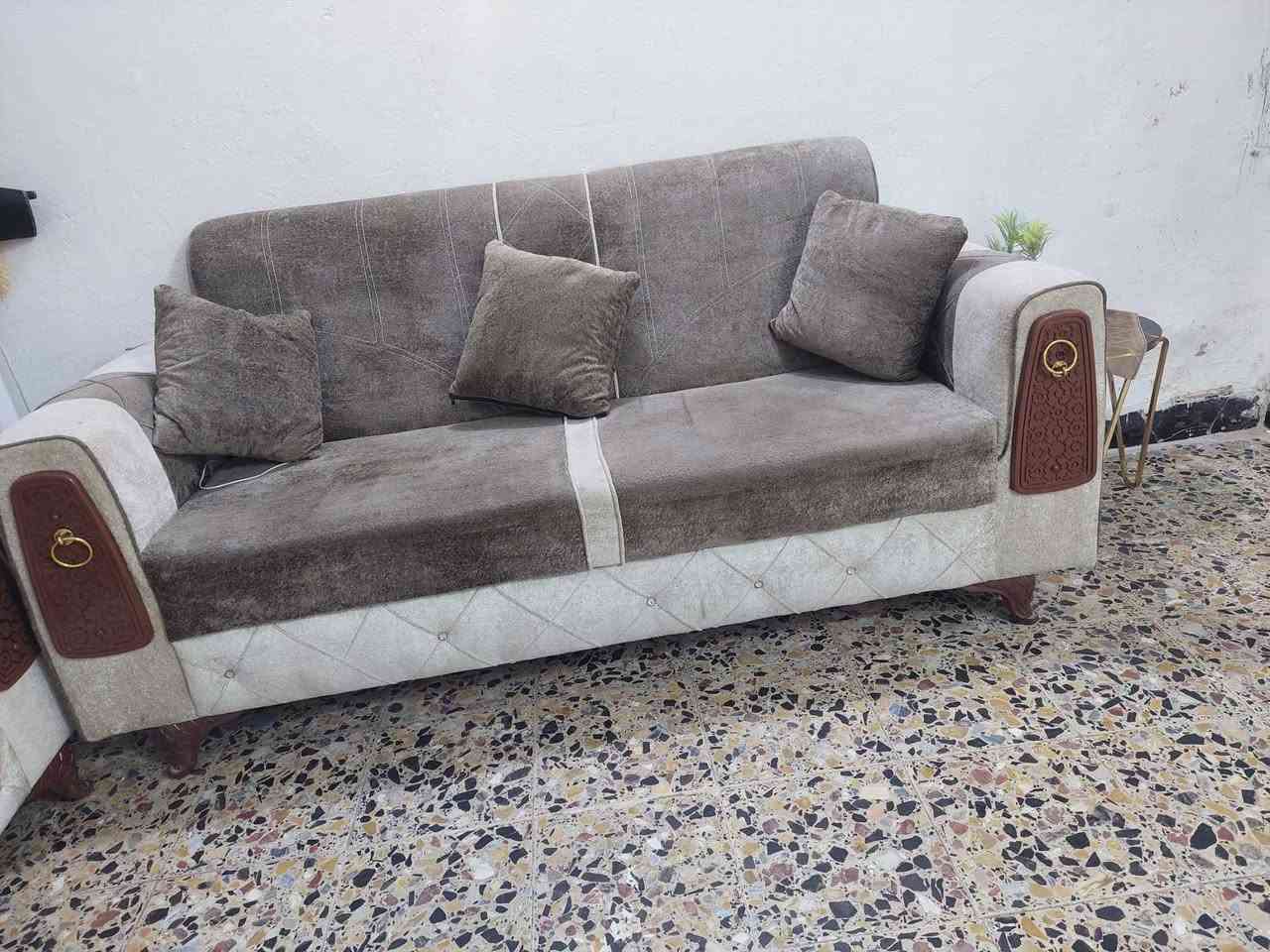 للبيع  غراض بيت نضيفات جدا مستعجل ع بيعتهن طباخ ب 90 وبي مجال وكاونتر ب 135 وبي مجال لشراي والتخم 5 مقاعد ب 135 وبي مجال والثلاجة  شغاله ب 65 وبيها مجال بس كشر شوي تعبان والغساله شغاله السعر ب 65 وبيها مجال لشراي مستعجل ع بيعتهن العنوان بغداد الجديده


**إذا كنت صاحب هذا الإعلان وتريد حذفه لأي سبب، رجاءا أرسل رسالة إلى الدعم الفني**