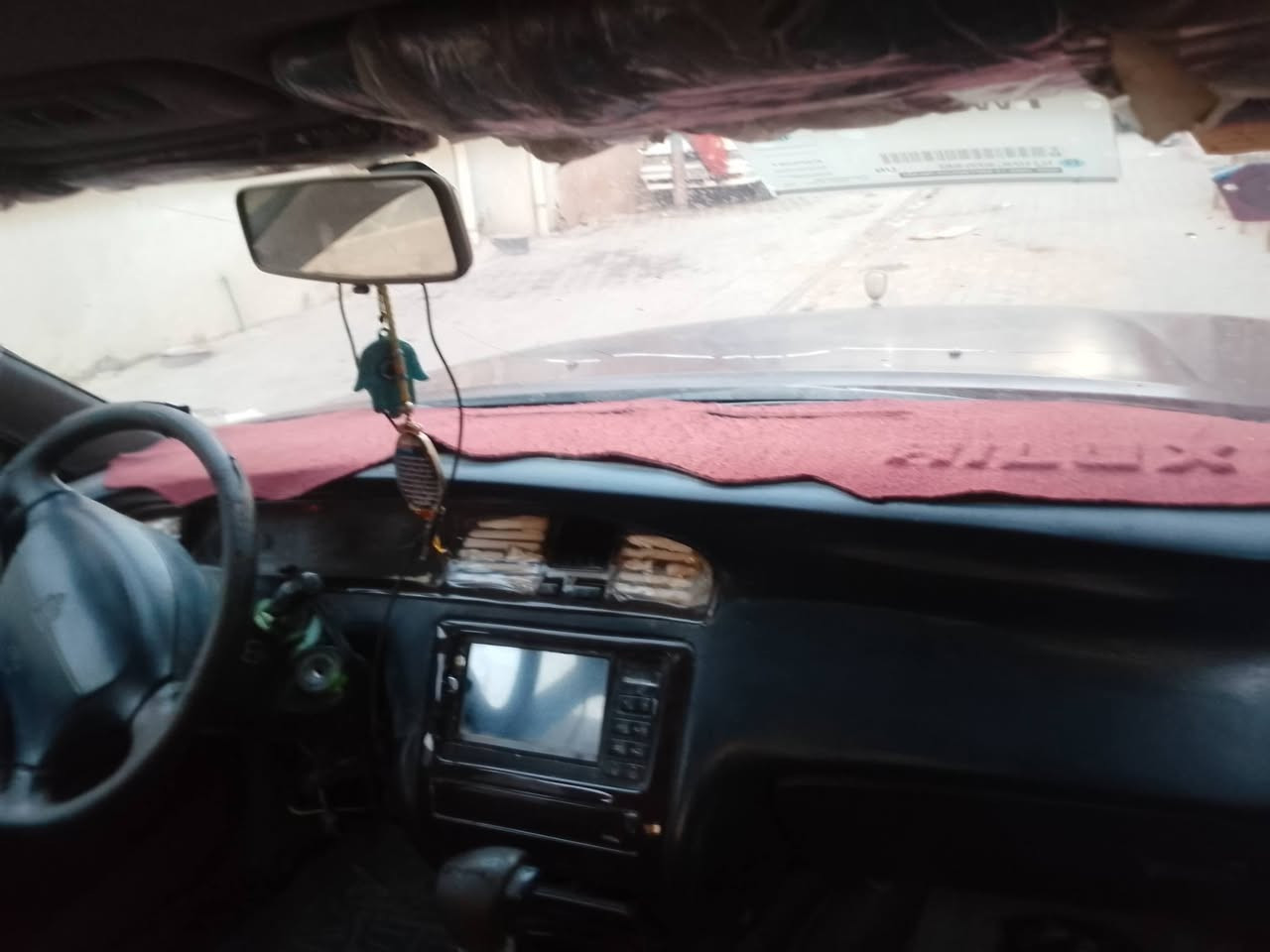 السلام عليكم سياره بطه جديده مكينه اثنين ونص جديده شاصي كفاله عامه من النقل والكص البقيه كله جديد.          السعر 35ورقه وبيه مجال حك جيه سياره نظيفه رقم صاحب السياره ***********
