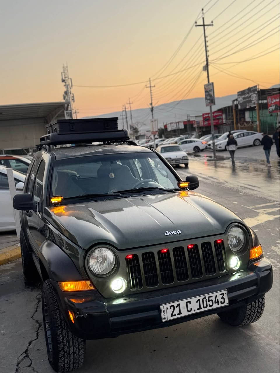 نمونة لة جوانى
٢٠٠٧ 
هةمو گيانى بةشةرت 
دوبارجة بوياغ بو جوانى كراوة
طايةو ويلى لوك
سةيارةكة كامل بةرزكراوةتةوة
كارةباى كامل مةزبوتة
 زياتر لة ٢٠ گةلا مةسروفى ليكراوة
گيرو مةكينةو دةبل اكسل بة شةرتى دة فيتةر
سةيارةكة زور جوانو سةرنج راكيشة

سعر  ٩٤ و مةجال
***********
لة سليمانيم السليمانية, العراق
