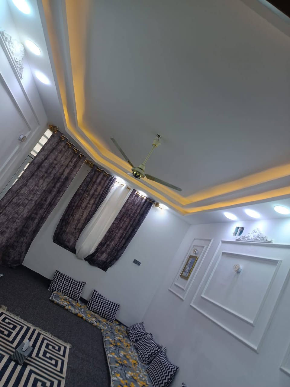 سلام عليكم  160متر للبيع اساس صب كونكريت بناء نص بلوك او نص طابوك سقف صب كونكريت يحتوي على 3غرف نوم او صاله وستقبال شارع المطار جديد بشارع علكم بشارع حاتم الخير نهايت المقرنص بل بدايه العنوان نجف  ***********
