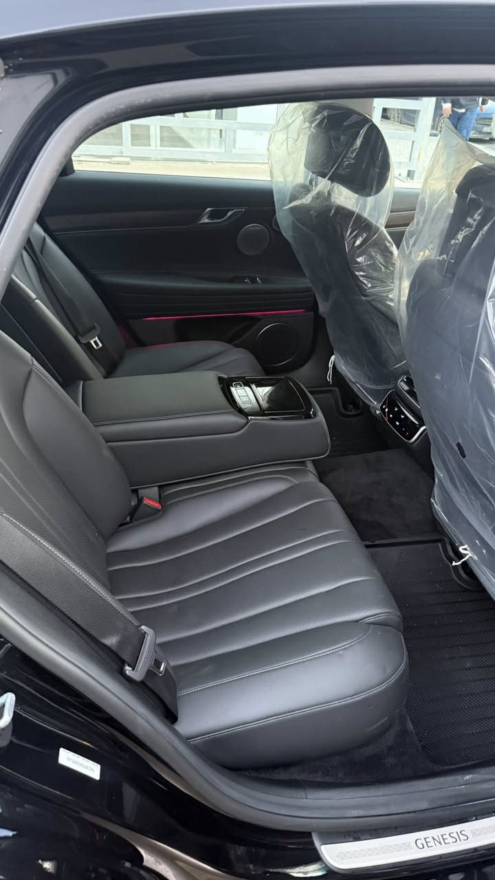 جينسس g80 موديل 2025
اربعه سلندر 2500 توربو (300 حصان )
وارد امريكي حادث جداً بسيط 
داخله كتاب شهداء رقم بصره سنتين وتتحول 
(الضريبه مدفوعه مقدماً )
السياره فئه جديده اسمها ADVANCED تجي دفع رباعي
فول اوبشن للأخير لكن مو برستيج باقي المواصفات كامله بيها 
رادارات محيطيه + كامره خلفيه 
بانوراما + برده خلفيه 
عداد شاشه متصله ؏ طول الدشبول 
كير ماوس + ماوس تحكم بالشاشه 
اوتو هولد + هاند بريك كهرباء 
نضام اوتو ستارت + حساسات امامي + خلفي 
قياده شبه اليه + رادار امامي تفاعلي + رادار جانبي تفاعلي 
تحديد مسار + نضام مانع تصادم 
مانع تصادم خلفي + جانبي 
نقاط عمياء تفاعليه تتوقف السياره عند الخروج
داخل لون اسود جلد + تبريد وتدفئه كشنات اماميه 
تدفئه كشنات خلفيه + تحكم خلفي بالتكيه 
تحكم بالتبريد شاشه لمس + تبريد منفصل عن الخلفي
كشنات كهرباء اماميه + جام 4 اوتو 
لد داخلي بلادي ؏ طول السياره 
صندوك كهرباء 
نضام ترحيب بالمرايا الاماميه + مرايا جانبيه قلاب عند الرجوع
ترحيب عند الدخول للسياره بالكشنات 
ستيرن كهرباء + دخول بدون مفتاح لمس من اربع ابواب
السياره بيها مواصفات هواي والجناي يعرفها تجي مباشرتاً اقل من البرستيج ماتفرق عن البرستيج ابداً بس الكامرات
فول السياره وحادثها فقط دعاميه تبديل وجاملغ تبديل نفس اللون تفصيخ شرط البدي بدون قطره صبغ
تصليح درجه اولى وشد بلاد ومصروف على السياره هواي
والسياره ماموجوده لحد الأن اول وحده تدخل عالميناء 
سعرها 372 ورقه 
37,200$ وبيها مجال بسيط
رقمي : ***********
العنوان البصره 
الي ماتعجبه السياره او السعر يعبر المنشور 🙏🏻🩵
