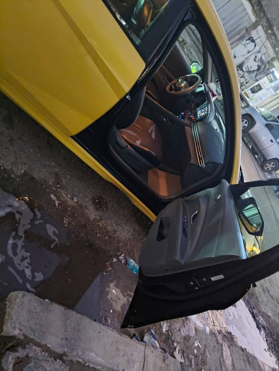 السلام عليكم من رخصه الادمي انترا مديل 2022  وارد امريكي محرك 2000منضومه غاز بيها كير ايتي سياره جديده سياره كامله اي نقص مابيها سياره بسمي مواصفات كامره دواره بصمه توقيف ذاتي  سياره فول عده الفتحه غير متواجد على الفيس مكان سياره شعله اسعر 150وبيها مجال ***********
