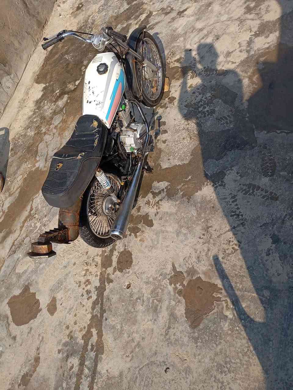 سلام عليكم دراجه للبيع كلك كلك كلشي ما عوزها هاي كدام عينك ب275وبيها مجال قليل كلش. مكان شافعيه +رحمه للعباس لحد يصير لوتي بل تعاليق تره اهنيه وافشله رقمي***********
