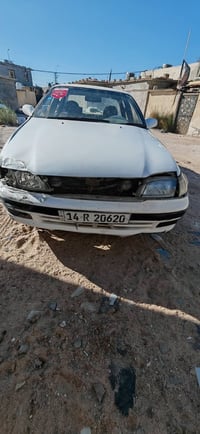 سياره بيهه حادث بس مامتئذيه. جاي اطلع بيهه وشتغل  ابيعلك كوم حديد اوكف...