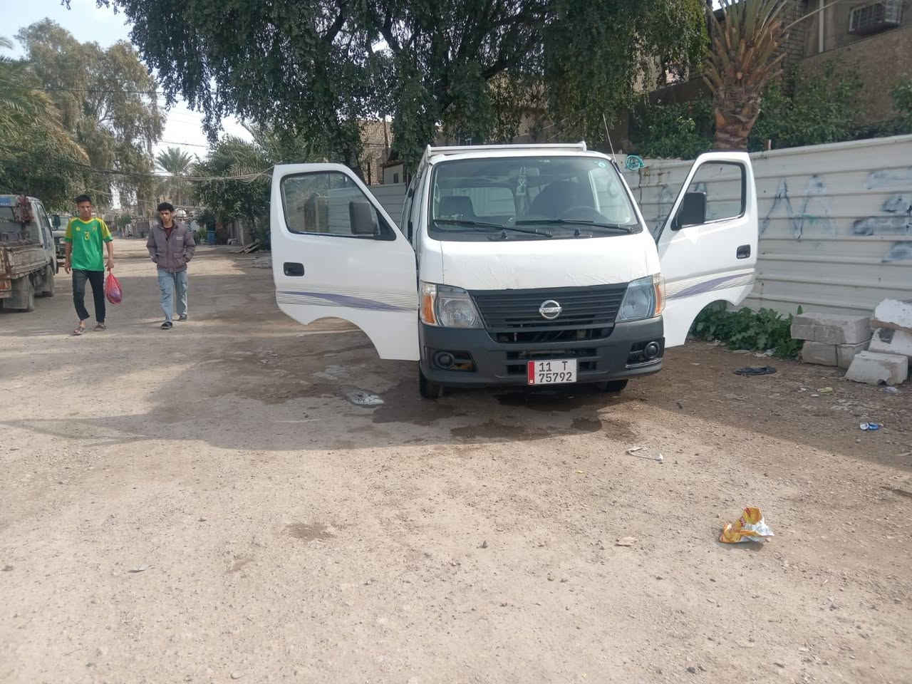 السلام عليكم للبيع نيسان يرفان موديل 2009 السيارة بيها تعمير داير لي. كير محرك خير من الله سيارة ماعوزه شي التواصل خاص او على هذة الرقم ***********السعر 134 وبيها مجال المكان  بغداد الزعفرانية
