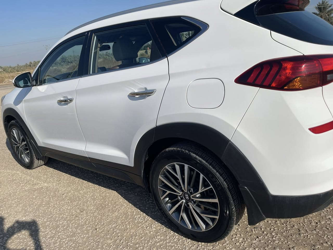 السلام عليكم 
للبيع توسان خليجي شركه الكاصد 2020 رقم بابل بسمي مكفوله من كلشي كير محرك شرط مامفتوح حداديه صدر تخم تاير جديد.
مواصفات 
بصمه تشغيل بصمه أبواب 
حساس امامي 
مري شفط 
خمس عدسات 
كشنات جلد كهربائي 
ماشيه 64
مكان بابل الحله الاستفسار عن السعر 
***********
