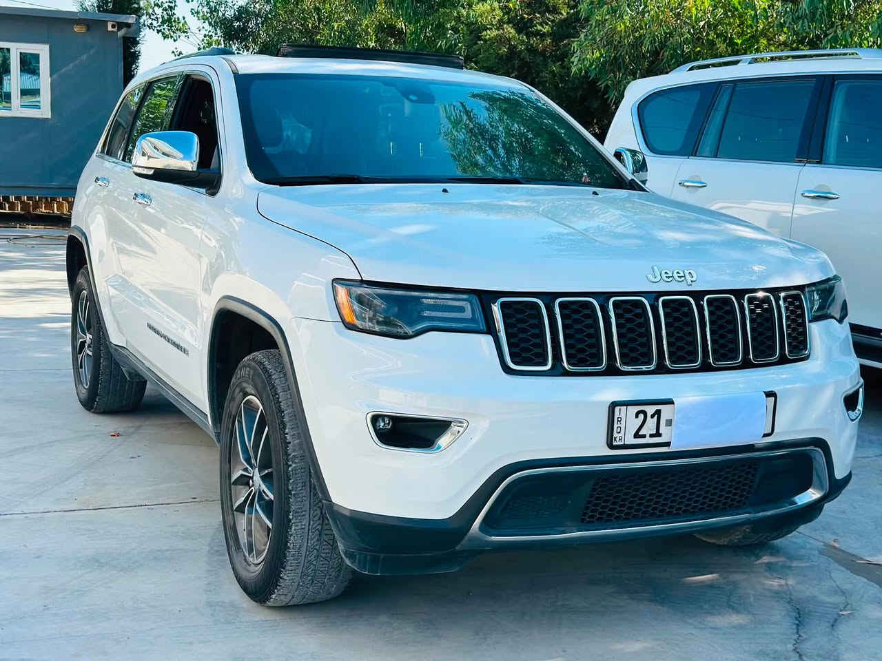 سەرەتا بەناوی خوای گەورەو میهرەبان جێب گراند جیرۆکی مۆدێلی ٢٠١٧ سپی فول فولە تەنها دوو دەسی کردوە ١١٩ هەزار ڕۆشتوە گێڕو مەکینە بەشەرت سەنەوی تا ٢٨ تازەیە سەیارەکە بێدەعمە بێ بۆیاخە زۆر لۆک ماوەتەوە پانۆرامایە کوشن خەزنە کوشن گەرمو ساردە پێشەوە دواوە بەس گەرمە مکەبەرەی بەشی پشتەوەی هەیە پەردەی سنوقی ماوە سپێری دانەگیراوە لایتەکانی ئێڵ ئیدی و عەدەسەو زینۆنە ناو ڕەشە لایتەکان ئاوێنەکانی دژە فولە حاسەیە وە سەیارەکە دەبڵ ئەکسلە بۆ قوڕ بەفر لم سێمۆدی لێخوڕینی هەیە ئیکۆ نۆڕماڵ سپۆڕت بۆ پەیوەندی *********** شوێن سلێیمانی السليمانية, العراق
