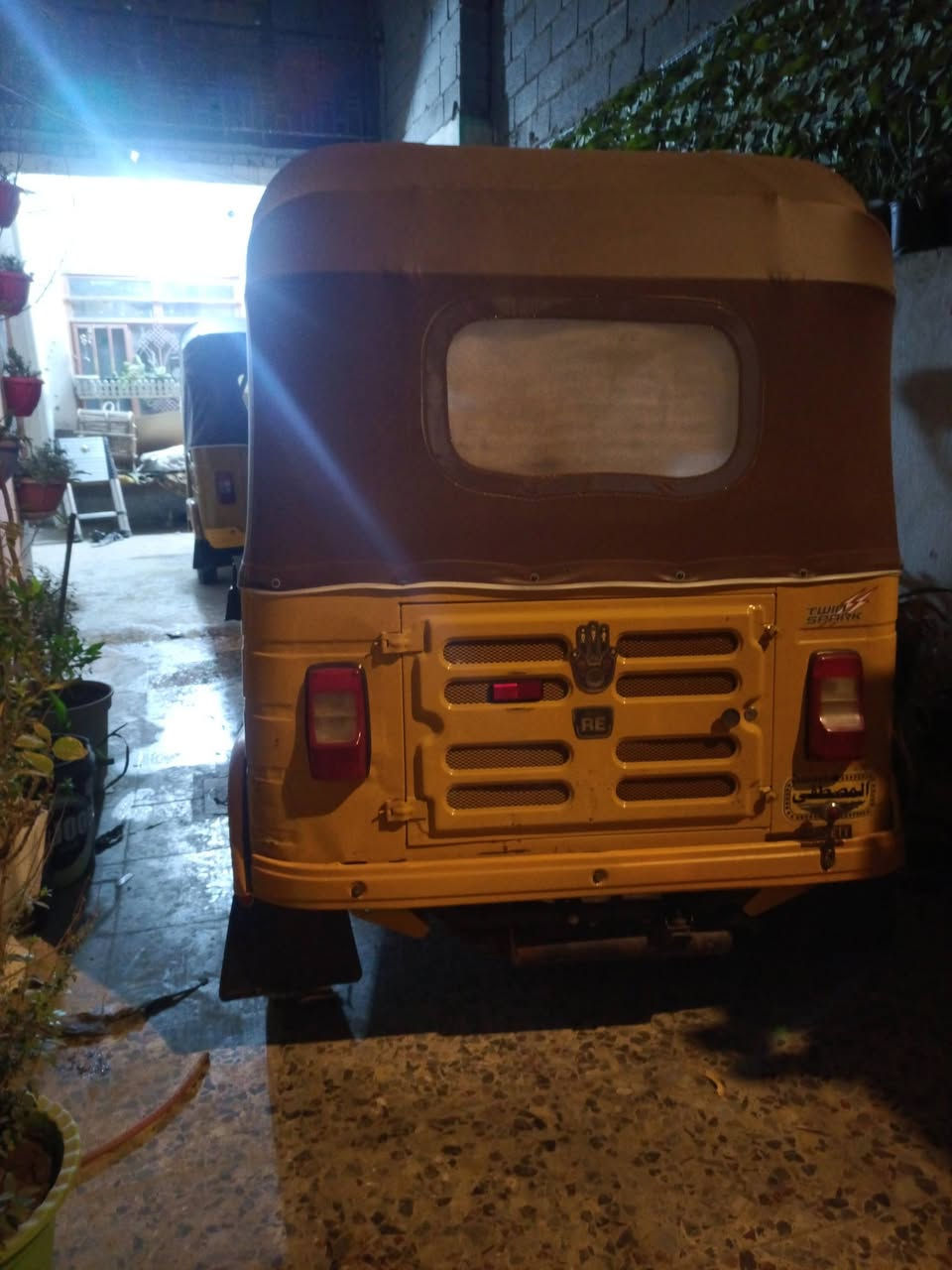 السلام عليكم تكتك موديل 20 شهر 11 رقم وسنويه اسمي  
 بيها ضربه لقد وبيها جو البقلايت البارد/مكان بغداد الحبيبيه 
السعر 7300 وبيها مجال شيء قليل رقم***********
