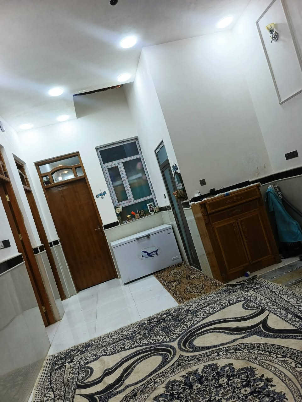 ياالله
سلام عليكم
البيت البيع طابو صرف 
مساحه ((125)) متر مربع
القطاع 30 مقابيل ساحه بناء حديث 
موقع مميز جدآ قرب مدرسة بيت مخيلف 
يحتوي على استقبال ومطبخ وغرفة نوم 
وصحيات داخليه وصاله كبيره وصحيات خارجيه
سعر المتر ((2400)) وبي مجال استفسار 
اتصل 🗣📲📞((***********)) 
((***********)) أخو كم أبو عراق....
