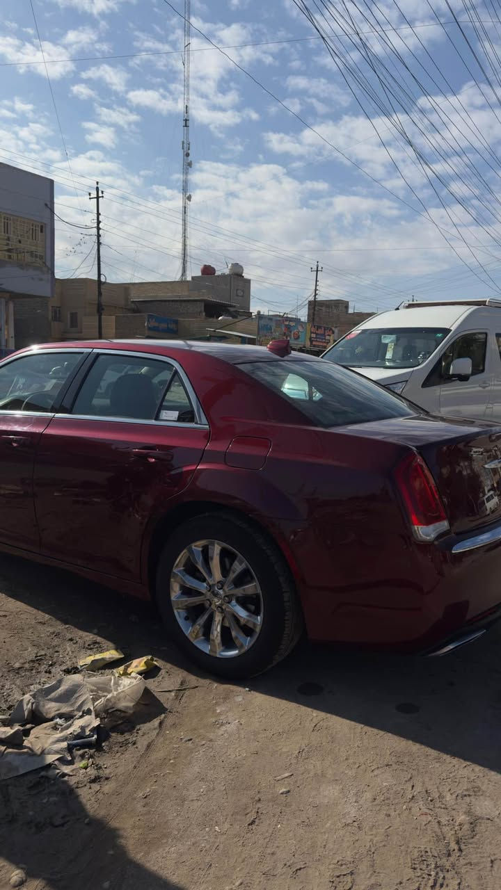 كرايسلر C300 اوباما 
مديل 2016 لون كرزي شذرة  
فول موصفات عدا البانوراما دخل جلد اسود بصمة صاج اسود ملكي شاشة Apple CarPlay وليس شاشة عاديه تحكمات ستيرن كامله مقاعد تحكم كهرباء ميموري خزن مقعد و تدفئه بل مقاعد 
كير ماوس طيارة 8 نمره نضام AWD فور ويل مانع تزحلق كروس مثبت سرعة سستم سماعات Alpine تبريد قطعتين لايت زينون عدسه عالي ناصي ويل كروم قياس 18
بصمات العدد 2 و سبير و عده كامله منازله
محرك 3600 المسافة المقطوعة 88 ميل 
السيارة نضيفة جداً استخدام شخصي جاهزة من كلشي مابيها اي نقص و عليها ادامه كامله 
وارد كندي الضرر جالملغ خلفي ايسر و ربع الجنطة الخلفية بدون ايرباك و دواخل و بل عراق بيها تبديل باب خلفي و صبغ جماليه اثر شخوط ابيع شبه احزام
السونار مرفق مع المشنور و صور حادث كندا 
رقم شمالي اربيل دولي تحويل مباشر 
السعر 190 و بي مجال 
العنوان بغداد السيدية
 للتواصل ‭0783 893 6707‬
وتساب *********** بغداد, العراق
