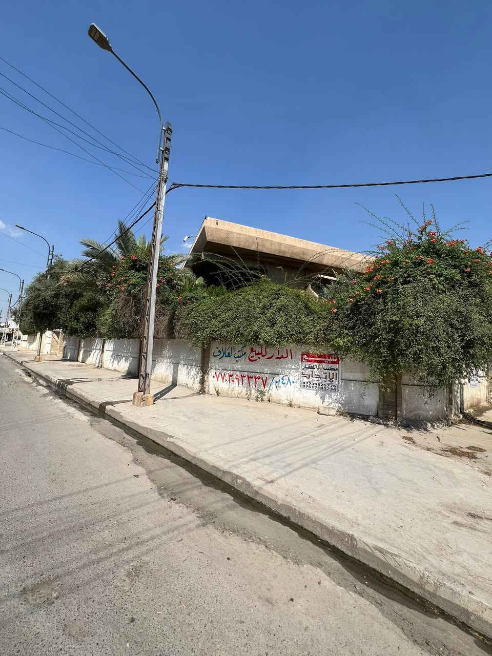 🏠دار للبيع ركن على ثلاثة شوارع مساحة 480  الواجهة 60 متر
🛑طابقين بناء قديم بحساب ارض 💥

1️⃣الطابق الاول : غرفة نومً  + هول + استقبال + مطبخ كراج + حديقة 🌳+ صحيات 🚾

2️⃣الطابق الثاني :  ثلاثة غرفة نوم + هول + بلكون + صحيات 🚾

📄سند سكني ملك صرف / شرط القرآر التمليك والتحويل

❌لانتعامل برفع سعر العقار عن سعرة الآصلي نجمع البايع بالمشتري مباشرتأ _ لا نوقف البيعة بخلاف عن الدالية

🛑موقع مميز جداً  💥

🌍الموقع / حي الظباط قرب (( كرستال مول )) 💎

🔴يقع على شارع تبليط 12 متر ⚡️

للاستفسار

⏮️مراجعة مكتب العلاف لتجارة العقارات 🌟

أو الاتصال

☎️ أسيا ***********

أو

☎️ كورك ***********

⏪️مع العلاف للعقار استثمارك في آمان ⭐️

🌐عنوان المكتب / الموصل _ حي الزراعي قرب جسر السويس 🔥 

📌نستقبل عقاراتكم وطلباتكم العقارية .
