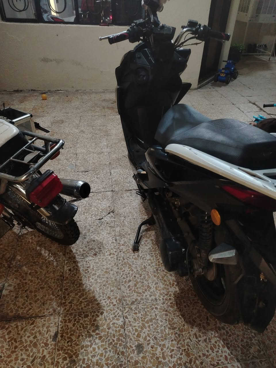 دراجه FS150ccشرط نكره سلف من الصبح سرعه 140
كزوز رياضي فصلات +نار لايتات زينون ابيض دراجه كاملا من كلشي فقط بيها ملاحضات زغيره بل درع مو بل محرك سعرها 375 بيها مجال حك جيتك بس
***********
