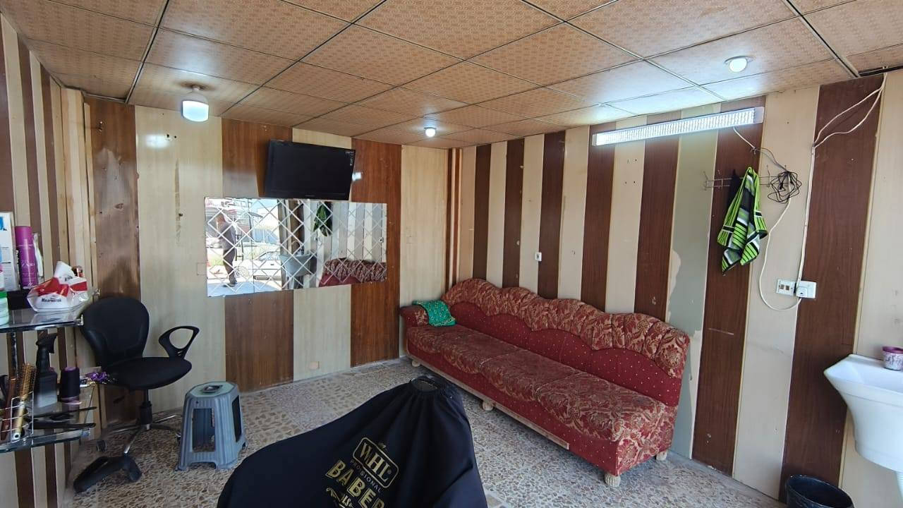 السلام عليكم اريد حلاق ثابت في محل حلاقه المحل دون يجار متوفر نيت مجاني العنوان منطقة العبور مقابيل جمله وجمله الاستفسار اتصال ***********
