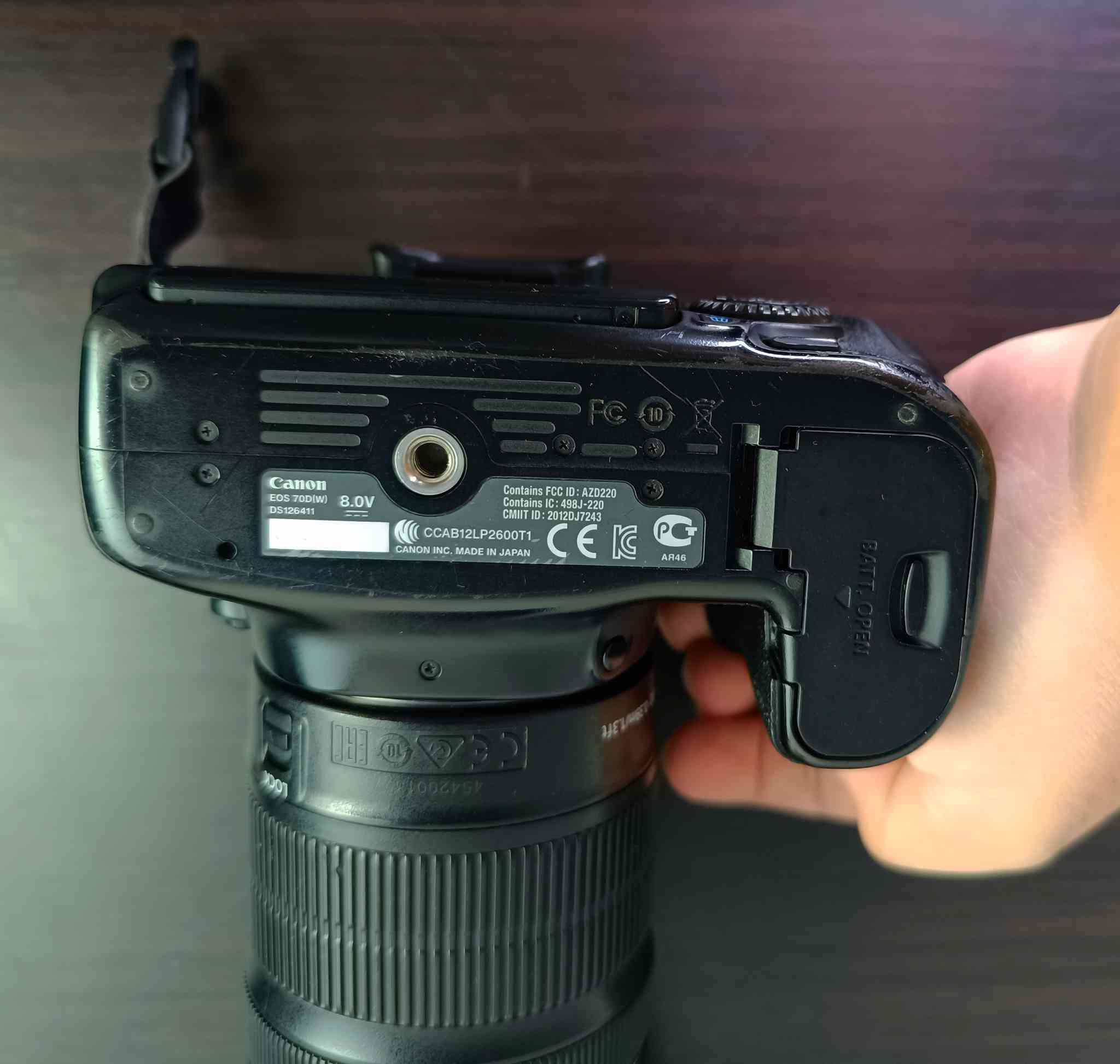 كانون70dمع عدسه 18_135
كامره احترافيه وقويه بالتصوير
نضافه جدا عاليه 
عدسه زوم
كامل ملحقات
جنطه 
بطاريه اصليه
شاحنه 
حزام كتف 
غطاء عدسه
مانع توهج للعدسه
لزكه شاشه حمايه 
السعر 775 
مكاني كربلاء يوجد توصيل محافظات 
رقمي ***********
