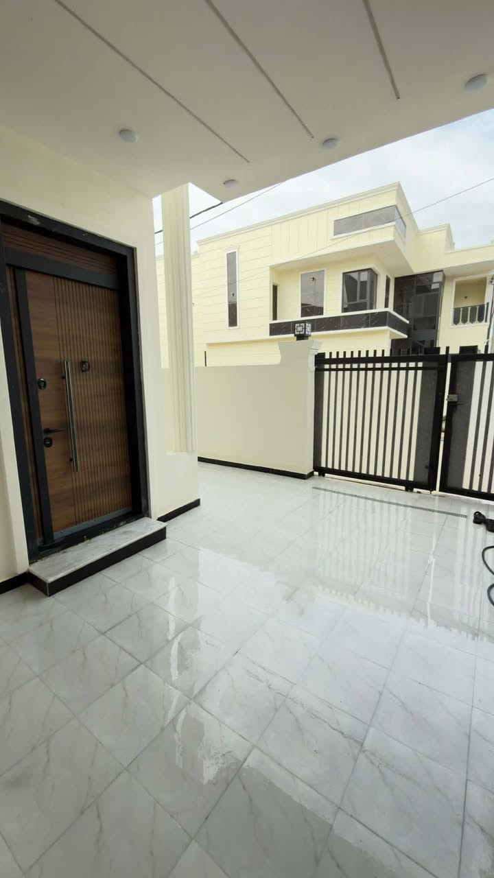 معروض في مكتـب الابـــــداع للــعقار 
—————————————————-

دار ســكن للبـيع 🏚️🏚️🏚️

طابو صرف 

طابقـين 

موقع ديــوانـيه ؛؛؛؛ حي الجامعه ؛؛؛؛؛؛

مســاحه 200 متر 

قرب شارع عشرين تجاري موقع حلو 

الواجهه 10 متر. والنزال 20 متر 

بناء حديث درجه الأولى 

بعده غير مسكون 
؛؛؛؛؛؛؛؛؛؛؛؛؛؛؛؛؛؛؛؛؛؛؛؛؛

تفاصيـل الدار 🏚️

الطابق الأول ///// غرف نوم 🛌 2 / صاله / استقبال / 

مطبخ  / صحيات 3 / ارضيه مرمر / شلال مع حديقه داخليه 

كراج سياره / ديكورات جبس بورد 
؛؛؛؛؛؛؛؛؛؛؛

الطابق الثاني //// غرف نوم 🛌 2 / صاله  ومجمع صحي 

للاستفسار 
؛؛؛؛؛؛؛؛؛؛؛؛؛؛
مراجعة مكـتب الابـــداع للعقار ؛؛؛ 
؛؛؛؛؛؛؛؛؛؛؛؛؛؛؛؛؛؛؛؛؛؛؛؛؛؛؛؛؛؛؛؛؛؛؛؛؛؛؛؛؛؛؛؛؛؛؛

الكائن ديــوانيـه الجزائر شــارع الخدمي مقابل مركز ابن البيطار التخصصي 

🌹 أو اتصال ع الأرقام التأليه  🌹 

☎️ *********** 

☎️ ***********
