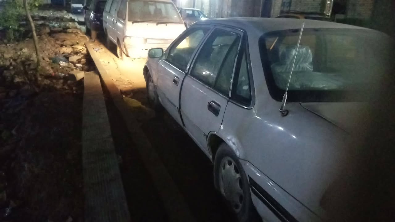 سلام عليكم سياره برنس داوي موديل95كير مكينه مكفولات حداديه جدد دواخل نضافه90من ميه رقمه بغداد نكليزي سنويه28 السعر 37وبيه مجال المكان بغداد الرقم ***********
