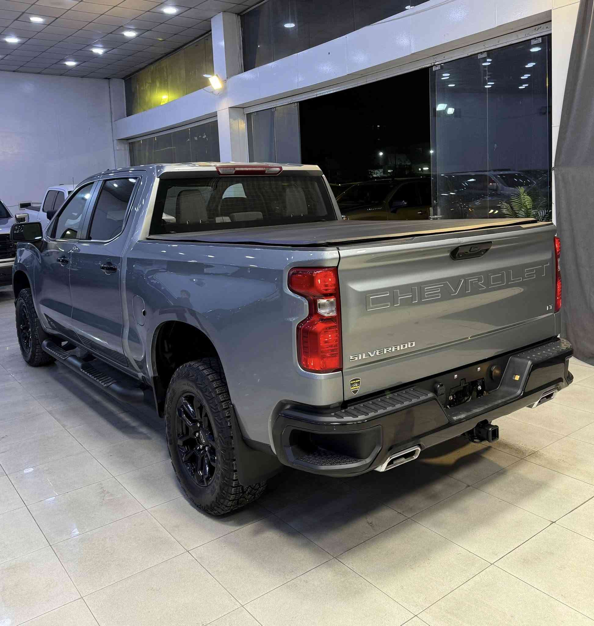 Chevrolet Silverado 
2023 LT
V8 - 5.3L - 4x4

بسمە و شغال
شاشە و کامیرە
لایت لید
کوشین کهرابایی
کوشینات هیتر
سوکان هیتر
رادار
باب طویل
بودی قصیر
ویل 18

30.000 mile
بدون صبغ
سعر 345 ورقە

معرض ( مەدینە ) اربیل شارع ١٠٠م
0750 261 2500
0772 665 1010⁩
