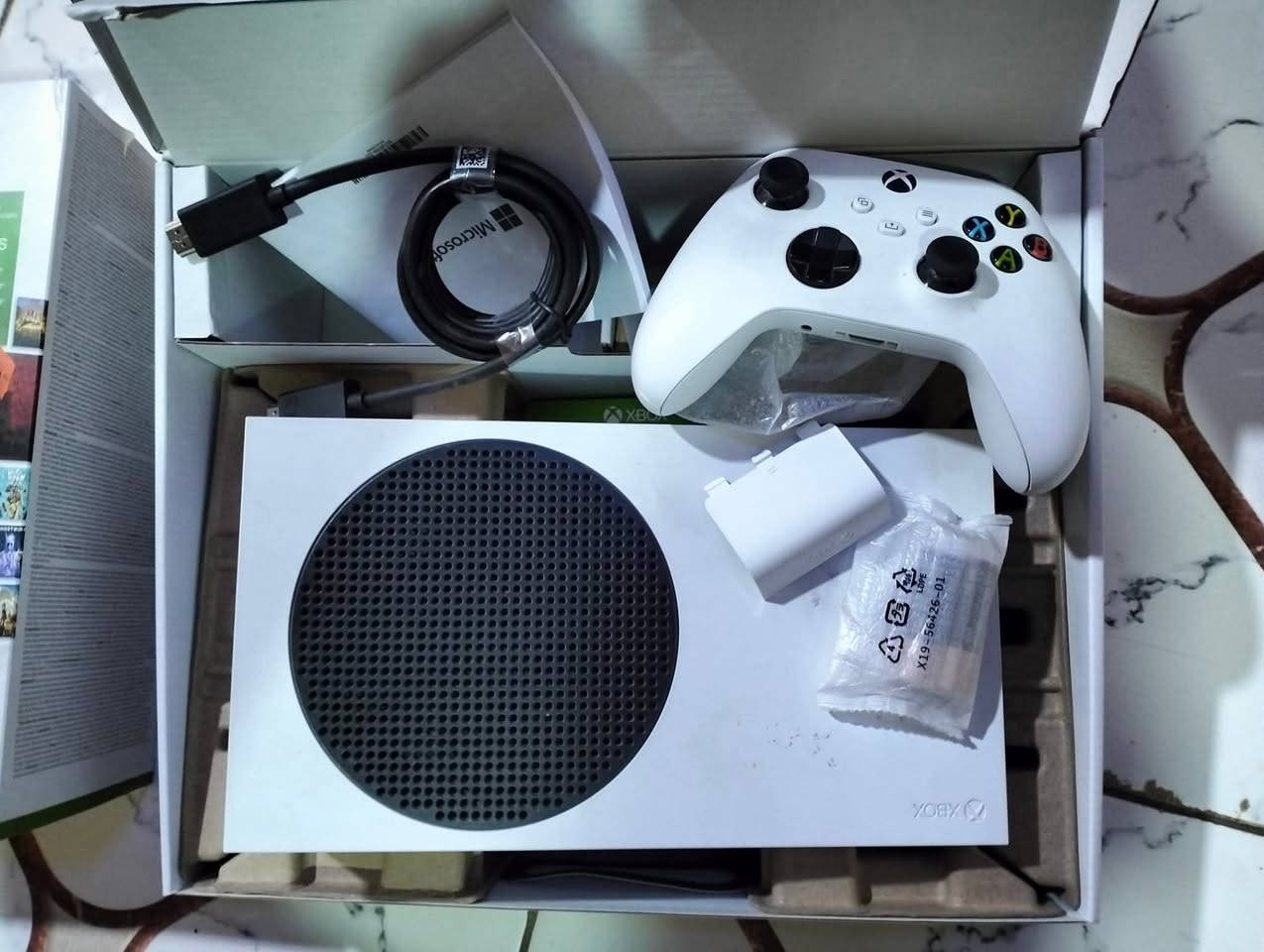 السلام عليكم خوان xbox سريس اس جديد ستخدام كلش قليل نضافه 100/100 لا مفتوح ولا حتى منضف ابد سعره 375 مكاني حله حي الطياره رقمي 
***********
