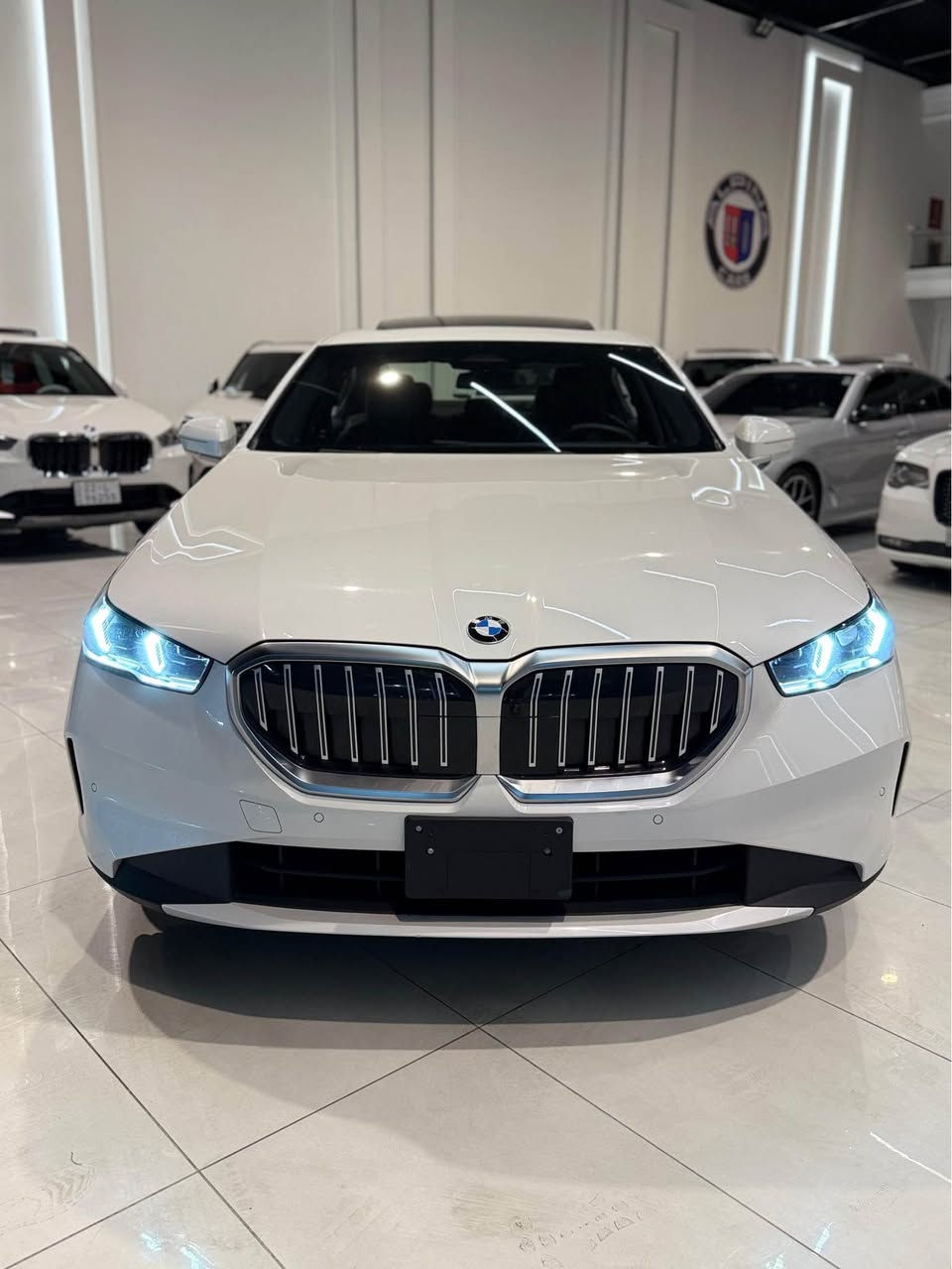 عربى/کوردی
بي ام دبليو
الفئة 5, 530i, 2024
عدد الأميال : 29,000 ميل
ضرر: كلين تايتل
سلندر: 4 سلندر
محرک: 2.0
السعر / 44,500$ 

الكاميرا الخلفية - سقف سلايد - صندوق كهربائي  - التحكم على المنحدرات - كاميرا 360 - تدفئة المقاعد - فتحة السقف - بصمة - شاشة - مراقبة النقطة العمياء - نظام بدء التشغيل - نظام فرملة الطوارئ - 8 وسادة هوائية - المصابيح الأمامية ليد - مصابيح الليزر الأمامية - عرض المعلومات على الزجاج الامامي - تدفئة مقود القيادة - لوحة قيادة رقمية - إنارة محيطية - أبل كاربلاي - مقاعد تدليك - التشغيل عن بعد - xDrive - شاحن لاسلكي - ركن السيارة بالتحكم عن بعد - المصابيح الأمامية التكيفية
لمزيد من المعلومات الرجاء الضغط على هذا الرابط 

***
بی ئێم دەبڵیو
سیریەس 5, 530i, 2024
ماوەی ڕۆیشتن : 29,000 ميل
بۆیاغ: کلین تایتڵ
پستۆن: 4 پستۆن
بزوێنەر: 2.0
 نرخ / 44,500$ 

کامێرای دواوە - سلايد - سندوقی کارەبایی - ڕاگری نشێوی - کامێرا 360 - گەرمکەرەوەی کوشن - سلاید - بەسمە - شاشە - ئاوێنەی ڕادار - سستەمی کوژانەوەی ترافیک لایت - یاریدەدەری برێک لە کاتی فریاکەوتن - 8 پەرەشووت - لایتی پێشەوەی لید - لایتی پێشەوەی لیزەر - داتاشۆ - سوکان هیتەر - شاشەی داشبۆرد - ڕووناکی دەوروبەری ژورەوە - ئەپڵ کارپلەی - کورسی مەساج - شەغال - xDrive - بارگاویکەرەوەی بێتەل - پارکردنی ئۆتۆمبێل بە کۆنترۆڵ - لایتی پێشەوەی خۆگونجێن
بۆ زانیاری زیاتر تکایە کلیک لەم بەستەرە بکە  : أربيل, العراق


**إذا كنت صاحب هذا الإعلان وتريد حذفه لأي سبب، رجاءا أرسل رسالة إلى الدعم الفني**