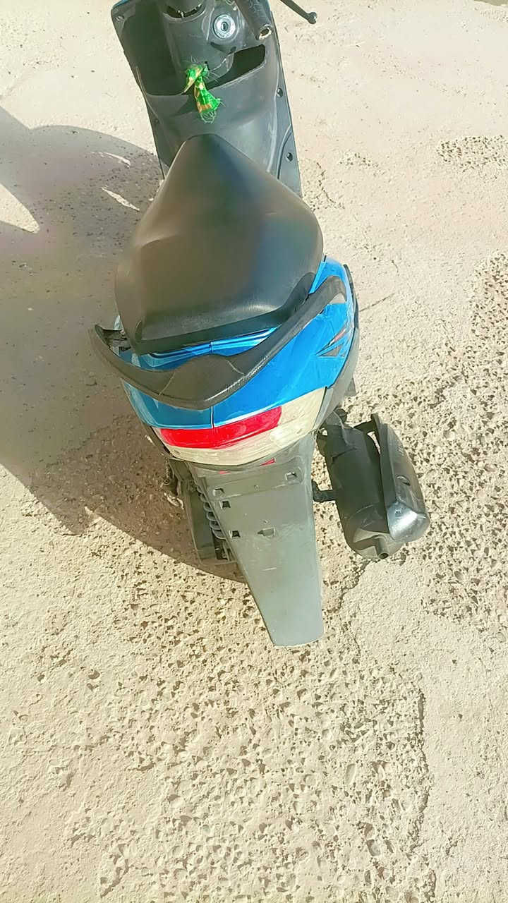 السلام عليكم دراجه ماكس عدله بوشه 49بلادي . الدراجه خير من الله فول . واحد عله واحد بكلشي سرعه ومعدل وشلعه . خير من الله . . ...كلشي شغال سلف هندر . .....السعر 630بيهه مجال بيكم خير او تدلل . الرقم ***********...........................🪬🧿
