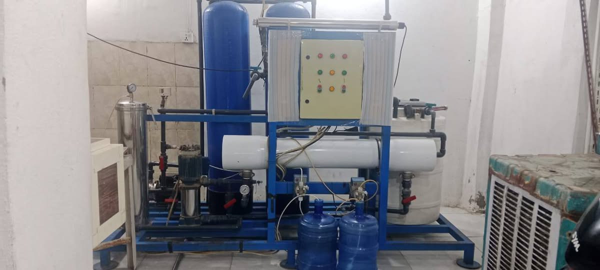 السلام عليكم مكلف بلنشر لبيع محطه ماء RO ام متر سعر 6ملاين  وبيه مجال عنوان كوت تموز مقابيل صيدلية ضحى ستفسار على رقم ***********
