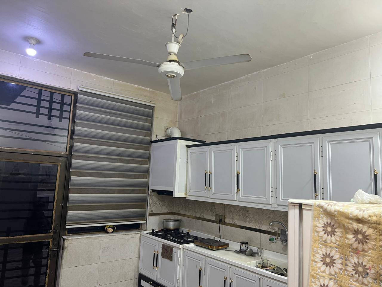 (عقار للبيع )
مشتمل طابو صرف طابقين مع قطعة ١٥٠م الموقع حي الحرية الاول قرب المجمع الطابق الاول غرفتين وصالة واستقبال ومطبخ والطابق الثاني صالة و ٣ غرف نوم ومخزن البناء درجة اولى (مطلوب اسكان ٥٠مليون )يباع مع القطعة وتحويل الاسكان ع مشتري او العكس .
للاستفسار 
***********
*********** او مراجعة مكتب أمتار للعقار
