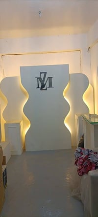 كوشة خشب فخمة • ٥ خلفيات • نظافة ٩٠٪