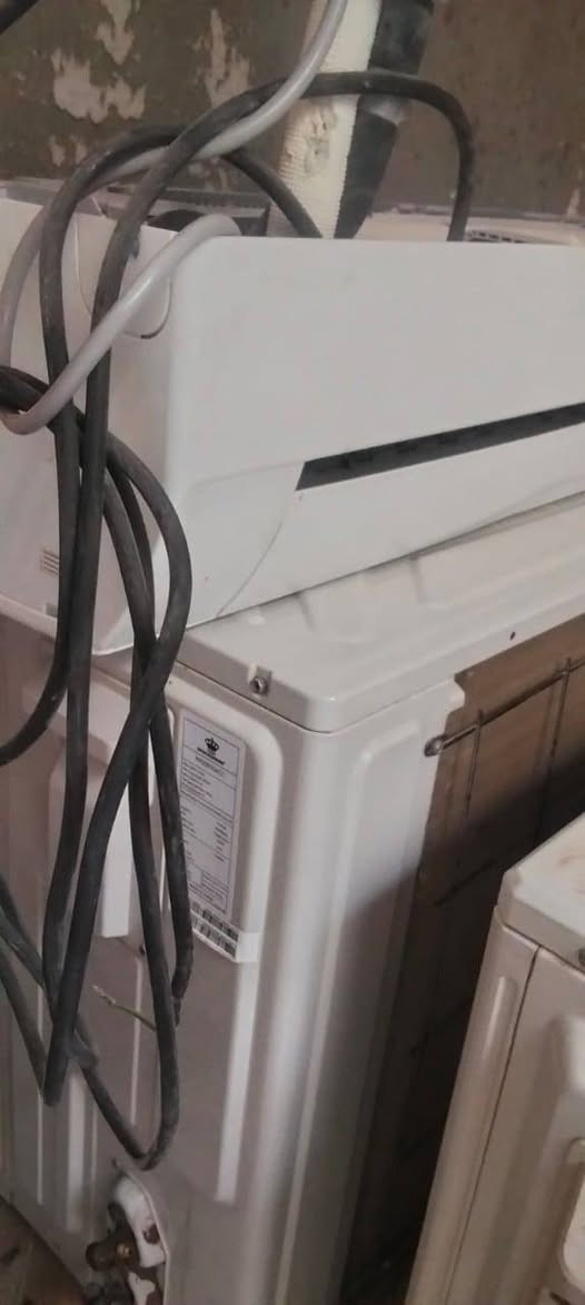 سلام عليكم 
هذا سبلت طن ونص
البيع 700الف
 مكانه بل حيره
رقم موبايل ***********
شغال استعمال قليل 
شرط شغل
