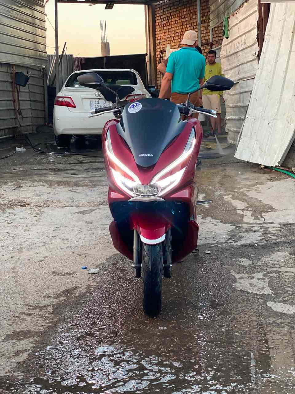 السلام عليكم / دراجه (Pcx)ياباني 150cc
جيل الثالث ممشا 25الف دراجه بلكارتون 
دراجه جديده بمعنا كلمه نضام APSمانع نزلاق 
سايد بريك و مري و يدات رياضي و قبق بانزين رياضي دراجه حلوه و نضيفه سعر 18 وبيها مجال بسيط 
مكان بغداد البياع 
رقم ***********
