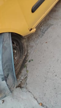 عندي هاي الطيبة موديل 2015رقم انكليزي هزة جديدة مصفرة من كلشي بيه هاي ...