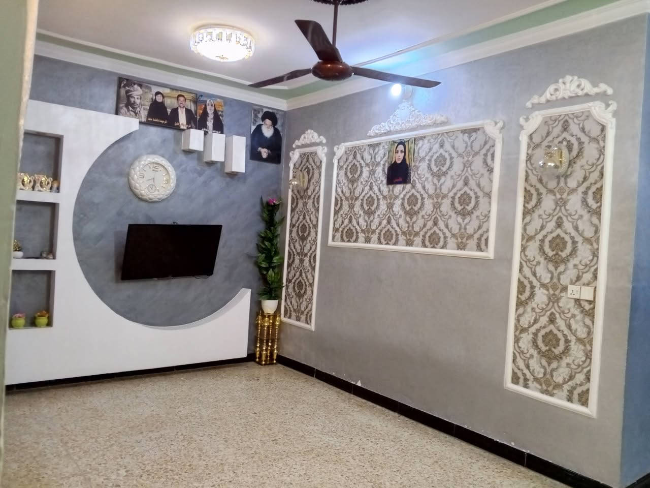 سلام عليكم دار للبيع الورفلي الساحه 300
عدد غرف النوم في الطابق الول 
ثنين غرف نوم +مطبخ +سنقبال +صاله +كراج كبير +حمام داخلي وحمام خارجي 
طابق الثاني 
ثلاث غرف نوم +حمام ضافه صطح واسع تواصل على رقم الهاتف *********** رجان تواصل مع هذا رقم لن معرف 
سعره فقط العنوان
