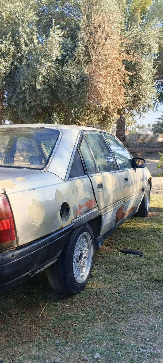 سلام عليكم وبل وميكه موديل 89للبيع او مراوس 

سياره شغاله مكينه بيها بخار سعر 13وبيها مجال

راعيها موجود ***********خاص مفتوح
