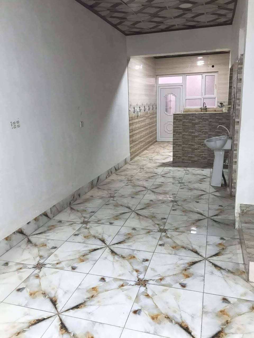 بيت للبيع خلف الملعب مساحه100متر نوع العقار(طابو صرف )ممسحوب عليه اسكان تحويل مباشر بناء طابقين عدد غرف نوم2

استقبال هول خطار 
مطبخ حمام صحيات كاشي سيراميك سقف ثانوي السعر65مليون وبي مجال رقم الهاتف***********
